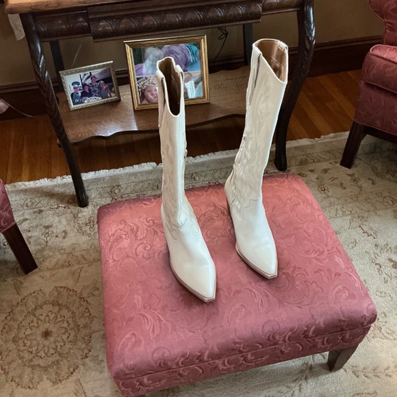Crown Vintage Sila Embroidered Western Boots in White Sz 7 EUC - Picture 4 of 15